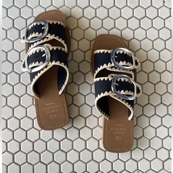 Oasis Society Tivoli Black Buckle Slide Faux Leather Sandal Size 6.5 NWT - Picture 10 of 11